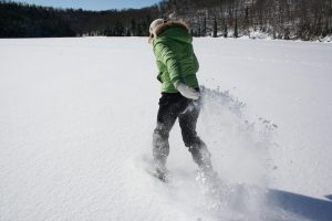 Snowshoeing in powder snow burns more calories